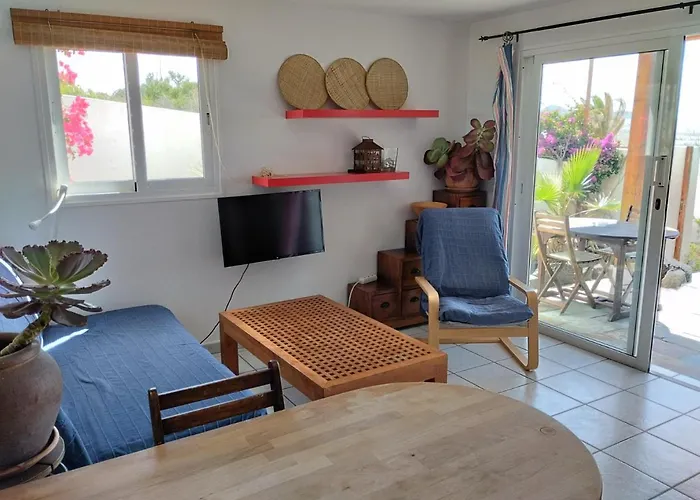 Beautiful Small Bungalow, Amazing Views And Garden