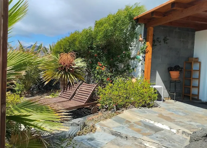 Beautiful Small Bungalow, Amazing Views And Garden