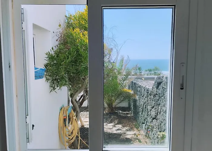 Beautiful Small Bungalow, Amazing Views And Garden