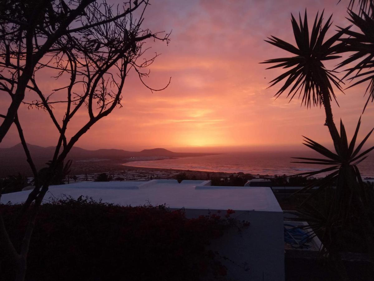 Vakantiehuis Beautiful Small Bungalow, Amazing Views And Garden