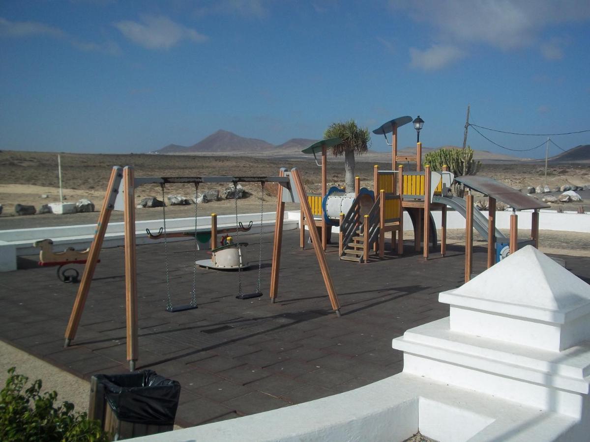 Beautiful Small Bungalow, Amazing Views And Garden Famara